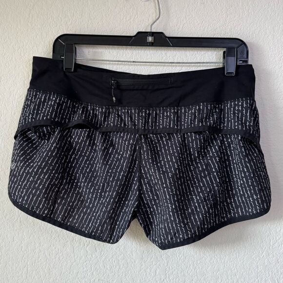 Lululemon Speed Up Shorts 2.5” Low-Rise Sz 8 Manifesto Script Print Running Gym - Picture 2 of 4